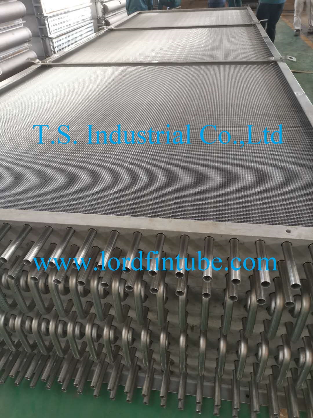 Finned tube bundle in industrial heat exchanger