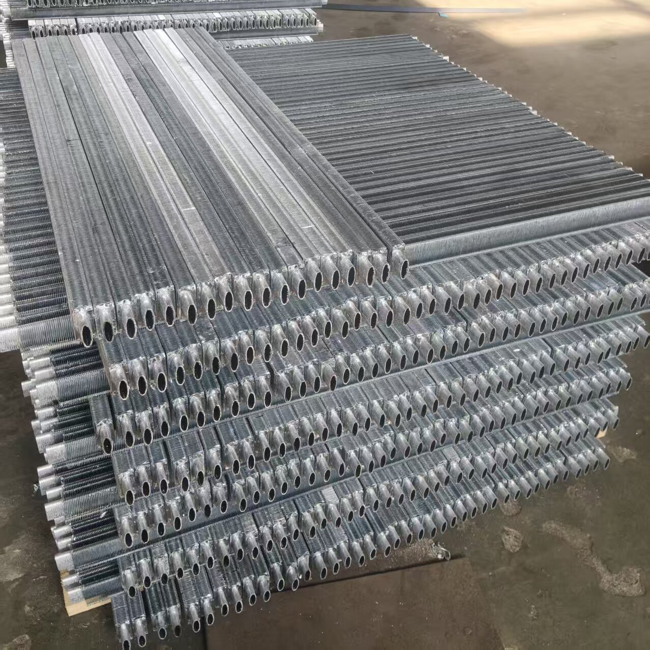 Multi-Row Round Tubes with Spiral Aluminum Fins